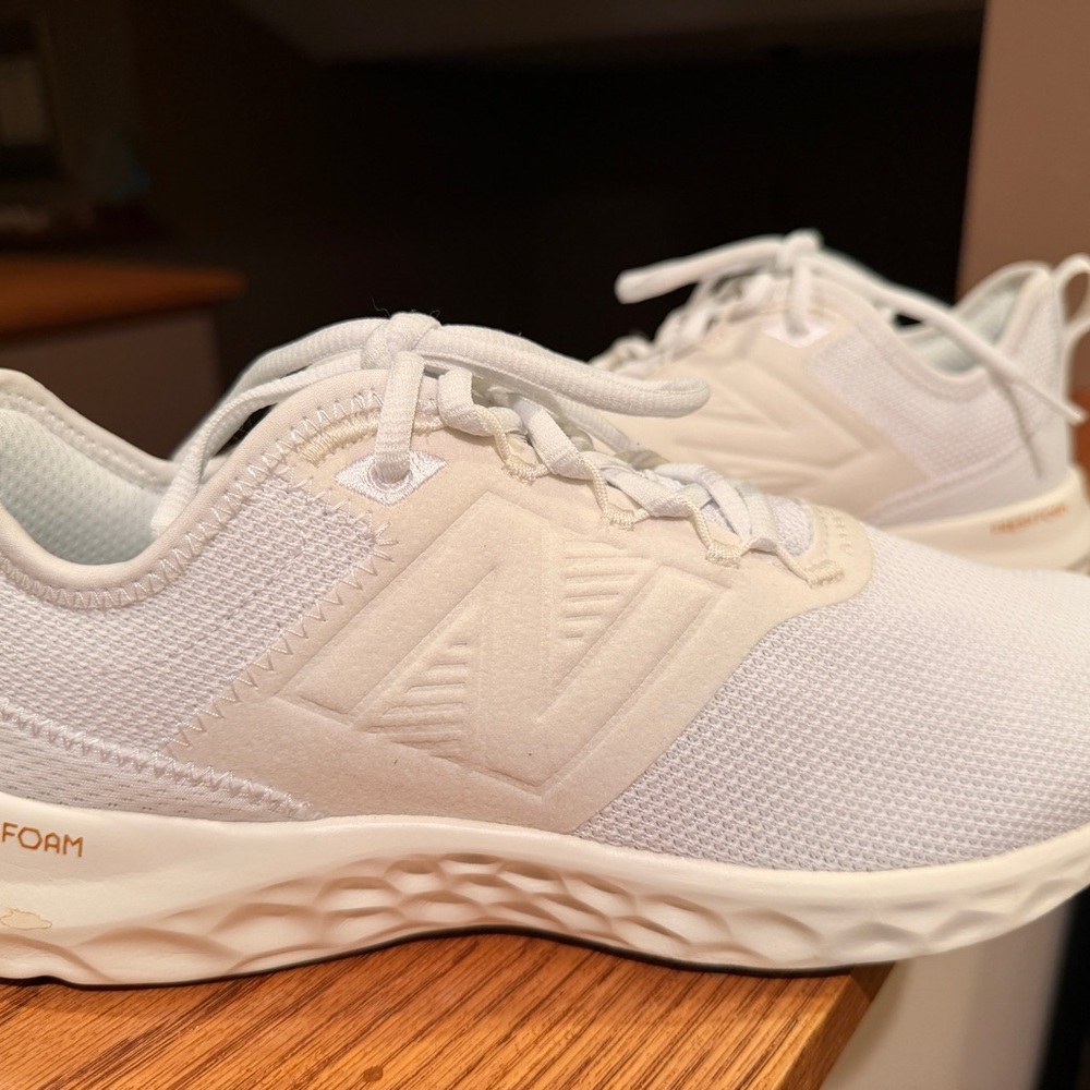 New Balance Fresh Foam SPT Womens 8.5 White Gum Sole Running Walking Shoes